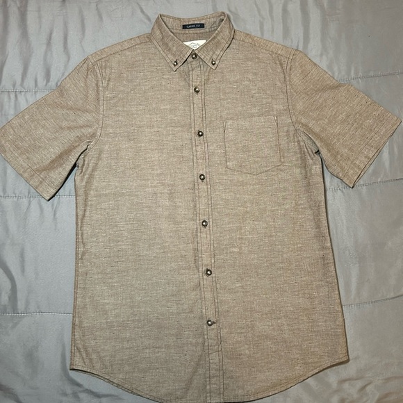 (NWT) St. John’s Bay men’s Casual Buttoned Down Shirt. Size Small Classic Fit. - Picture 2 of 8